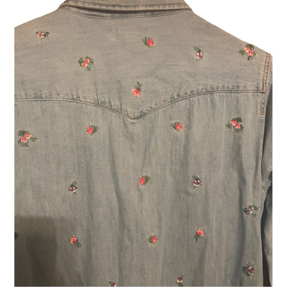 Vintage Levi’s Embroidered Dress Shirt Small🌺🌺🌺 - Picture 4 of 9